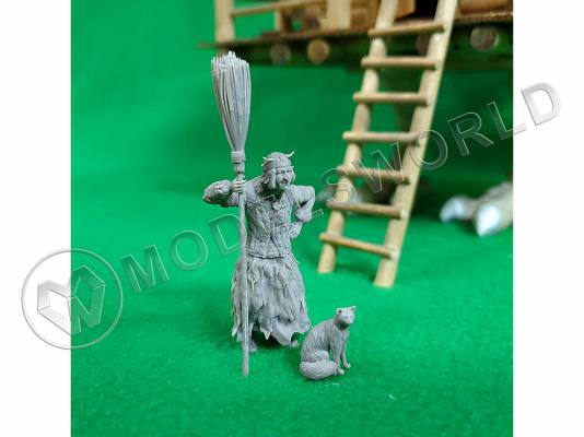 Фигура "Баба Яга с метлой". Масштаб 1:35