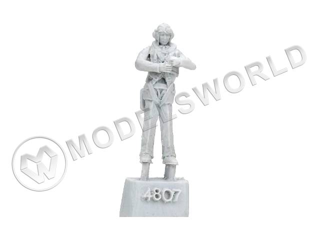 Фигура Пилот RAF №2 периода второй мировой войны. Масштаб 1:48 - фото 1